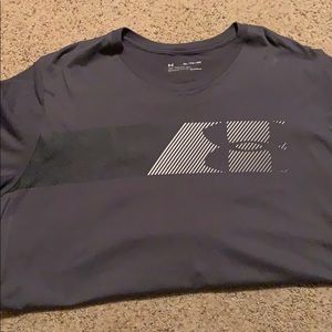 Two XL under armor T-shirt